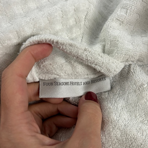 Four Seasons Long Robe - Picture 4 of 8